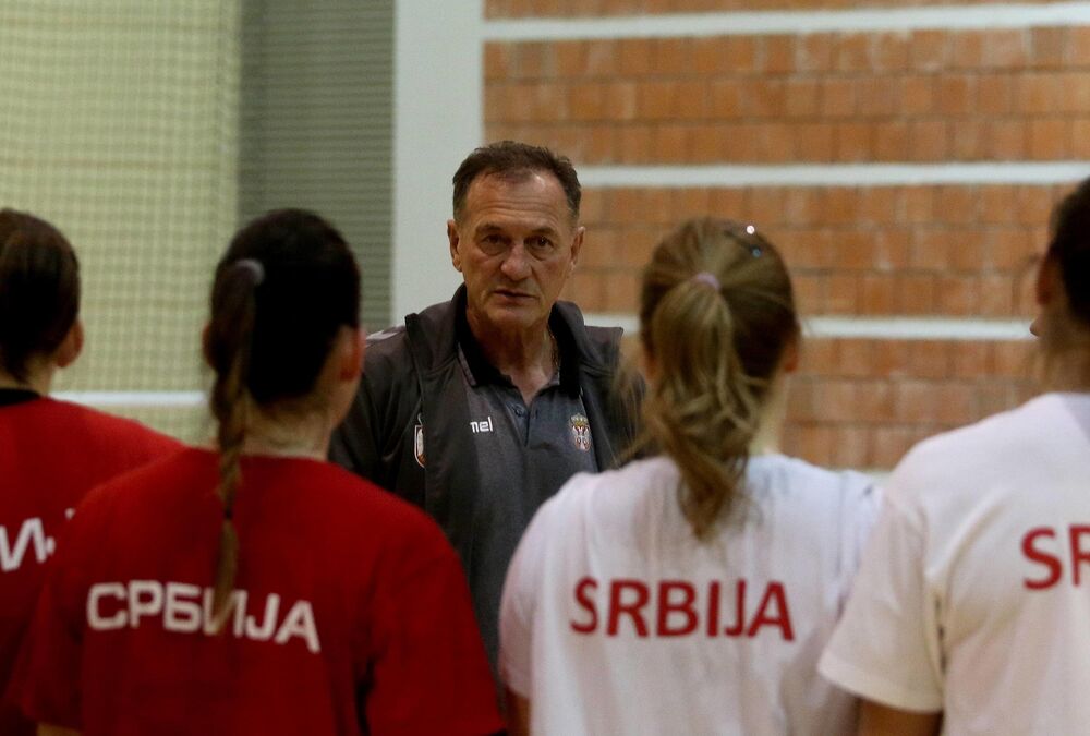 Ljubomir Obradović ističe da pojedini igrači ne žele ni da mu se jave na telefon