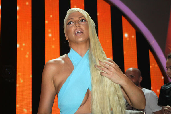 MENJA MIŠLJENJE I STAVOVE KAO ČARAPE! Otkrivamo koliko su se IZJAVE Karleuše promenile od 1997. godine do SADA! Ostao joj je isti samo horoskopski znak!