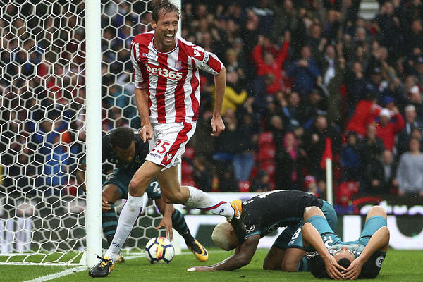 E, SAD MOŽEŠ DA BUDEŠ NEVIN: Simpatični džin stavio tačku - Piter Krauč završio karijeru!