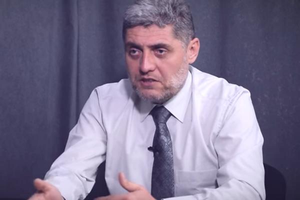 ZAJEDNIČKIM SNAGAMA ZATUPLJUJU NAROD! Desničari organizuju predavanje Miroljuba Petrovića na temu KAKO SE UDATI! (FOTO)