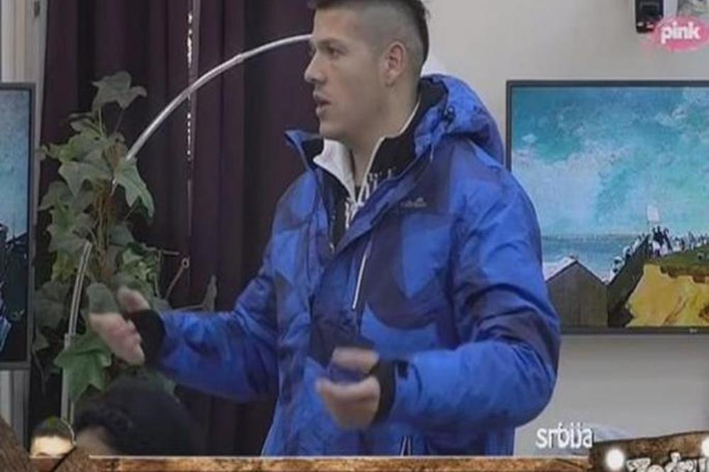 SLOBA ZBOG LJUBOMORE POTPUNO UNAKAZIO ŠAKU! Ovako izgleda njegova ruka nakon povratka IZ BOLNICE! (FOTO)