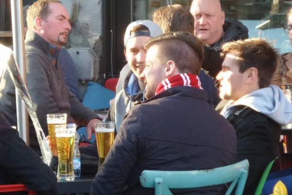 Navijači Kelna u Beogradu bez pratnje policije, poručuju da vole Delije! Ipak, ima i onih koji se plaše: Pratili su nas sinoć! Nemojte da slikate! (FOTO) (VIDEO)