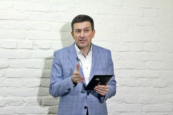 DUŠANE, PA GDE ĆEŠ ČOVEČE SA CINKAROM? PREUZMI STRANKU POD HITNO, INAČE OD VAS NIŠTA! Tviteraši isprozivali Pavlovića, ali on im je zapušio usta! (VIDEO)