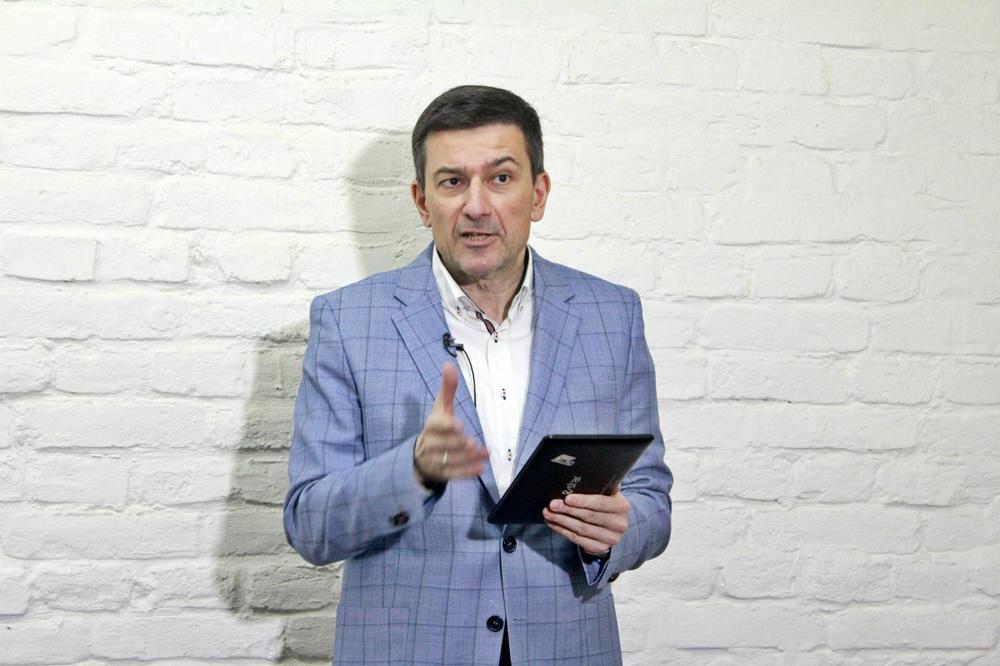 DUŠANE, PA GDE ĆEŠ ČOVEČE SA CINKAROM? PREUZMI STRANKU POD HITNO, INAČE OD VAS NIŠTA! Tviteraši isprozivali Pavlovića, ali on im je zapušio usta! (VIDEO)