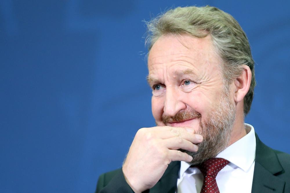 Operisan Bakir Izetbegović!