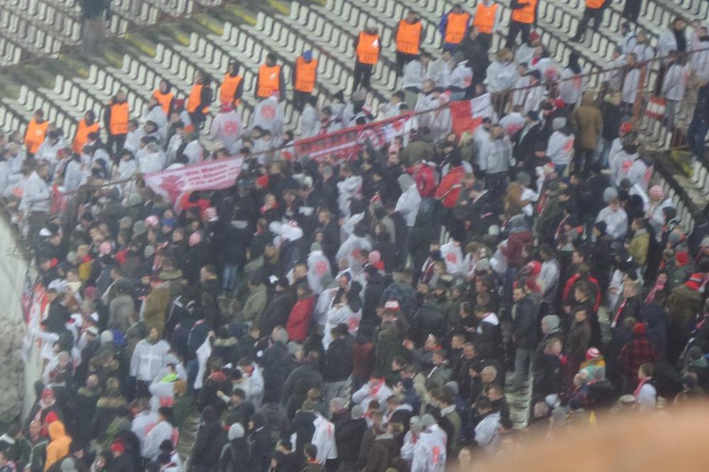 UŽASNE PROZIVKE NAVIJAČA KELNA! Psovali Delije na srpskom, a onda je usledio brutalan odgovor! (VIDEO)