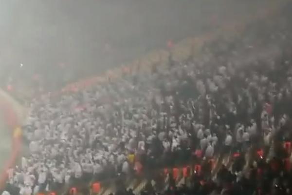 NISU MOGLI DA PODNESU DIVLJANJE NEMACA: Okršaj Delija s juga i navijača Kelna! (VIDEO)