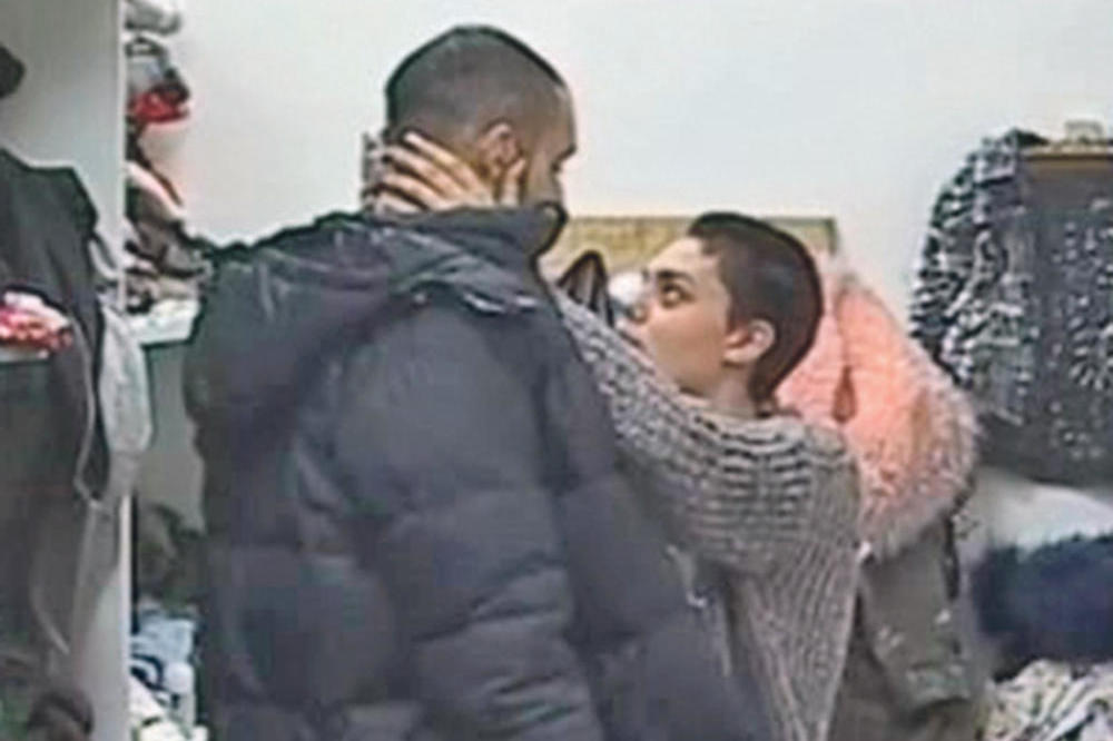 ONA GA ZASKOČILA, ON JE ODUVAO! Đekson je vešto izbegao svaki Minin poljubac!(VIDEO)