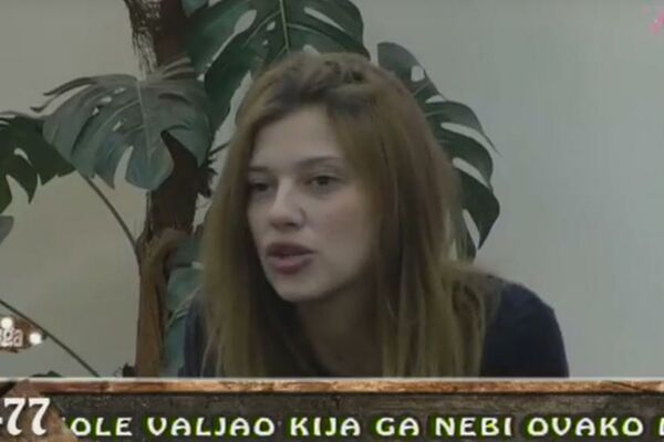 KIJA OZBILJNO SHVATILA IGRU, PA PRED SVIMA PRIZNALA ŠTA SU ONA I SLOBA RADILI U WC-U! Luna će napraviti haos! (VIDEO)