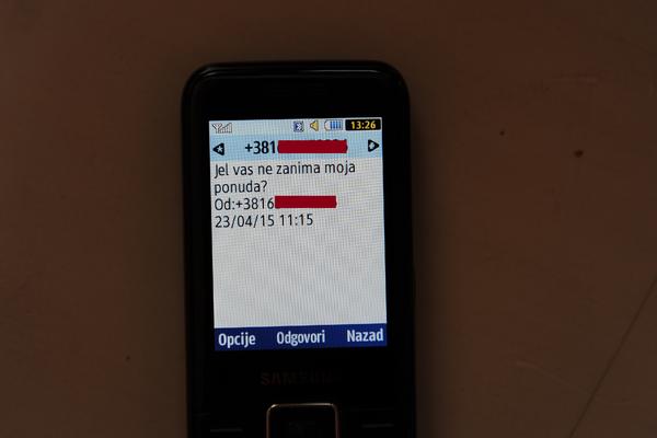 URNEBESNI OGLAS NASMEJAO SRBIJU: Ne nudite mi vaše žene, ne mogu ni ovu moju, a neću  ni preparirane životinje, mačke i kerove!