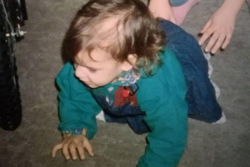 NJENE USPOMENE SU UNIŠTENE, ALI SAMO OVO JOJ JE OSTALO! Sećanja koja su preživela TRAGEDIJU učesnice ZADRUGE (FOTO)