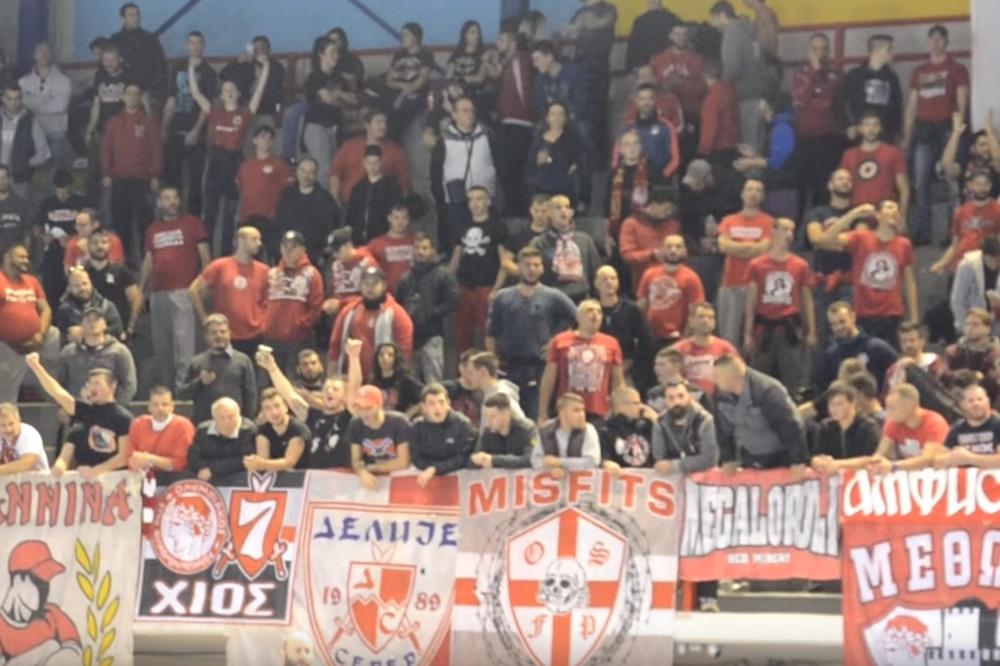 NAJVEĆI ****** U SRBIJI NOSE CRNO-BELO! Navijači Olimpijakosa brutalno isprozivali Partizan i Grobare, ovo će baš da odjekne! (VIDEO)
