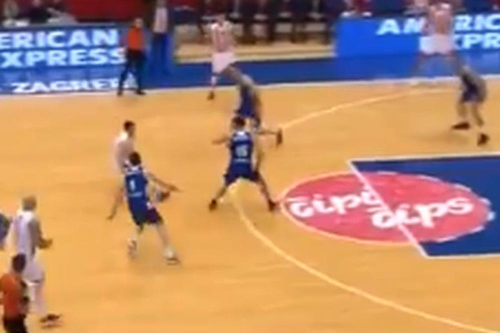 ZACRVENEO SE KOŠ: Igrač Cibone ZAPLIVAO U PARKET, a Ročesti ga ČASTIO! (VIDEO)