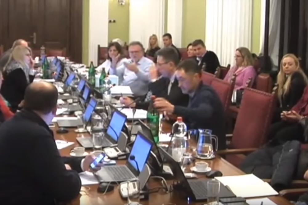 DRANJE I NERVOZA U SKUPŠTINI! Vujović vs. Radulović: Rasturiću vas u javnosti! MINISTAR U BESU NAPUSTIO SEDNICU! (VIDEO)