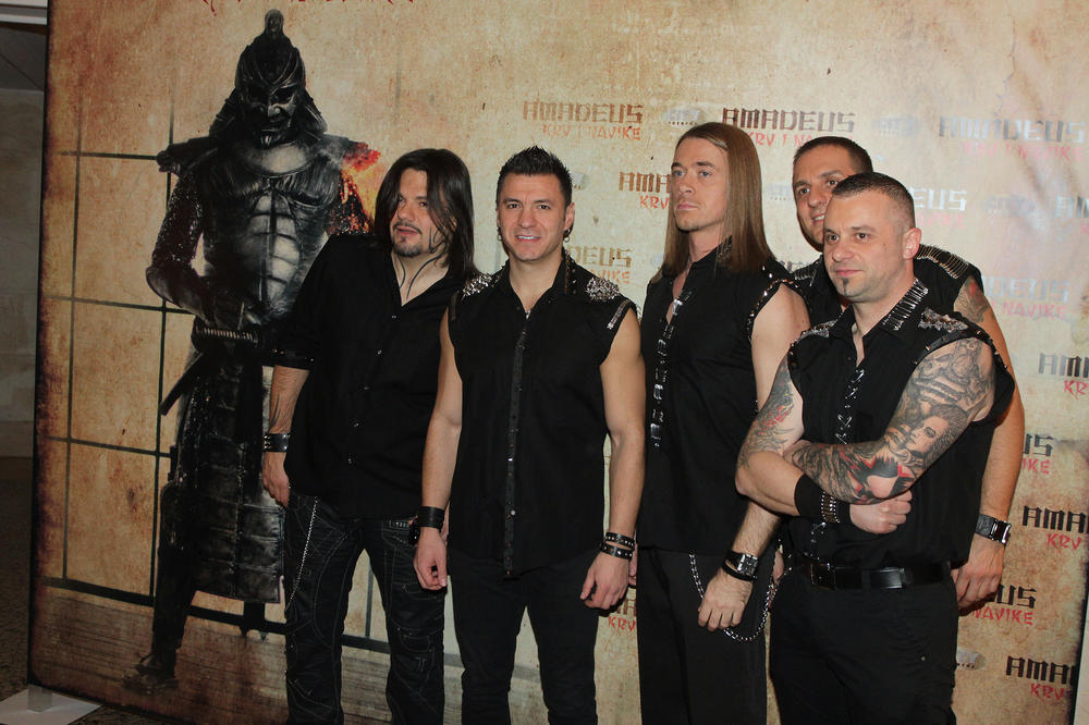 KAKVA LAŽNA VEST! POSLE TOKANA OBJAVLJENO DA JE JOŠ JEDAN ČLAN AMADEUSA UMRO: Vest strava i užas, potresla bend!