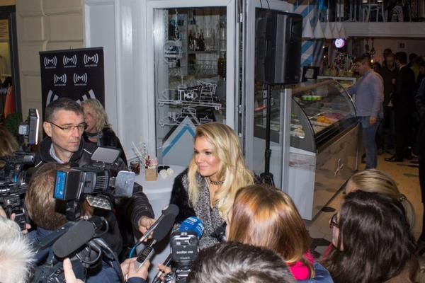 LENA KOVAČEVIĆ ODUŠEVLJAVA: Poslušajte novu pesmu Cafe (VIDEO)