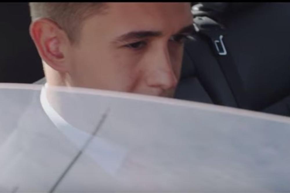 OD HULIGANA, PREKO DILERA DO SKUPŠTINE: Naš poznati glumac prešao preko trnja do zvezda, a sad ulazi i u RIJALITI! (FOTO)(VIDEO)