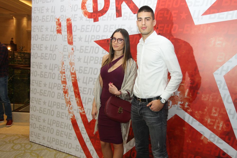 Od 2009. godine Mirka je u vezi sa fudbalerom Vujadinom Savićem