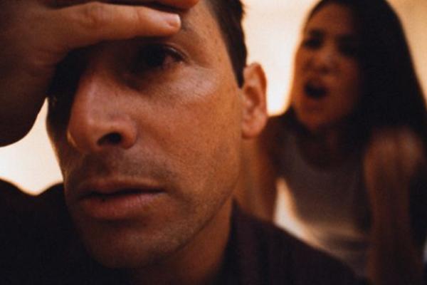 OTROVNE ŽENSKE IZJAVE: 9 rečenica koje ubijaju svakog muškarca! (FOTO) (GIF)