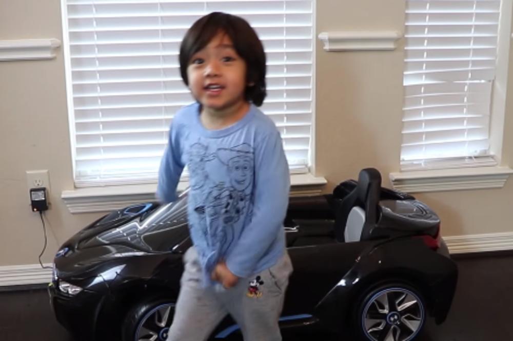 NAJMLAĐI MILIONER NA SVETU: Ima samo 6 godina, gomilu novca, a evo kako zarađuje! (VIDEO)