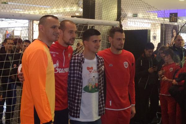 PENAL ZA ŽIVOT! Humanitarno veče na Voždovcu, klinci proveravali reflekse svojim idolima! (FOTO) (VIDEO)