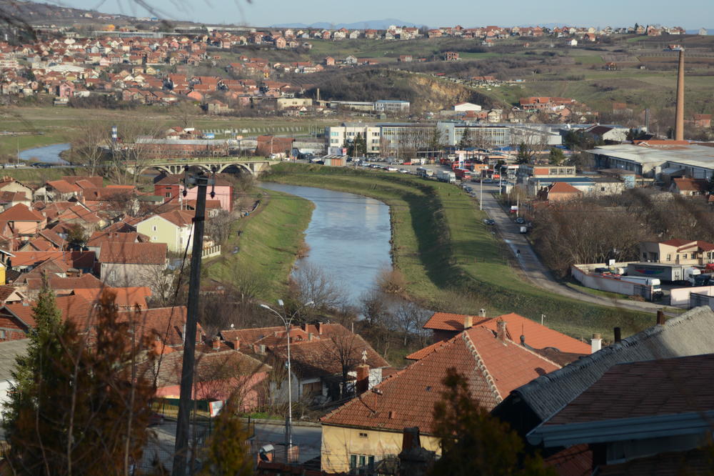 U ĐAVOLJOJ VAROŠI BELE MARAMICE KAO LEK: Turisti traže pomoć za svoje bolesti!