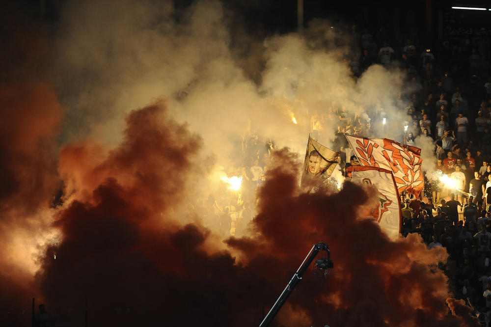Vođa Delija uleteo u svlačionicu Zvezde! PRŠTALO JE NA SVE STRANE! (VIDEO)