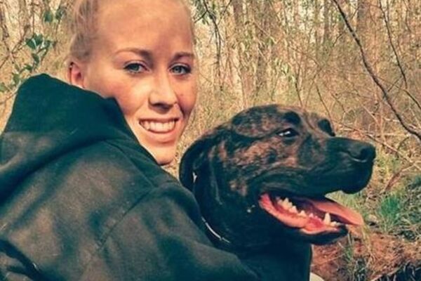 HOROR! Povela je svoje pitbulove u šetnju, otac je pronašao u šumi ZAKLANU dva dana kasnije!(VIDEO)