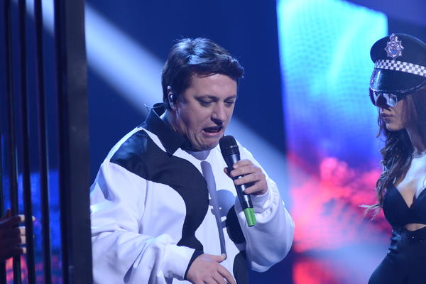 Andrija kao ĐOLE ĐOGANI, Aleksandra PROPEVALA NARODNJAKE! Đura POSRBIO Toma Džonsa! PA, HIT!