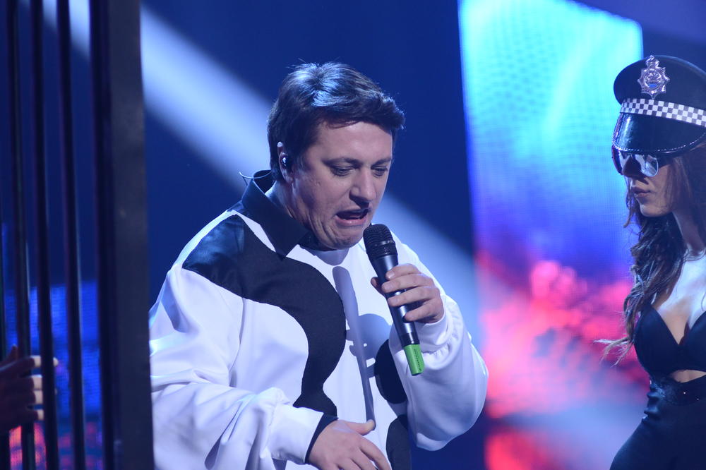 Andrija kao ĐOLE ĐOGANI, Aleksandra PROPEVALA NARODNJAKE! Đura POSRBIO Toma Džonsa! PA, HIT!