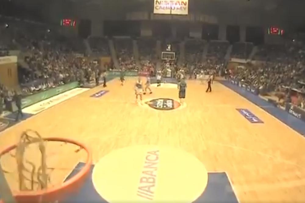 LUKA DONČIĆ NIJE KOŠARKAŠ, ON JE MONSTRUM! Novi koš Slovenca sa celog terena, publika u transu! (VIDEO)