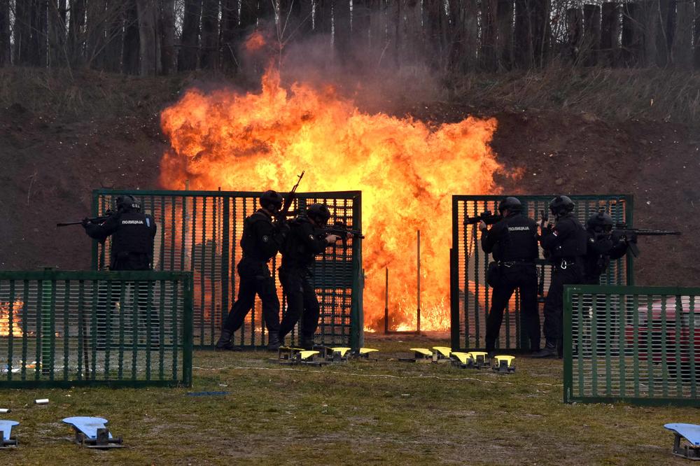 MOĆNI MOMCI ŠTITE SRBIJU! SAJ izveo pokaznu vežbu: Uvek smo tamo gde država zove! (VIDEO)