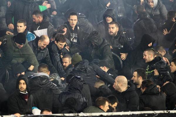 UŽASNA SLIKA JE OTIŠLA U SVET! Zvaničnici konačno progovorili: Evo ko će biti kažnjen za nerede na Večitom derbiju! (VIDEO)