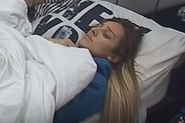 IZVUKLA NEŠTO IZ... I POJELA: Luna ne prestaje da ŠOKIRA - ovo je NAJOGAVNIJA SCENA ZADRUGE! (VIDEO)