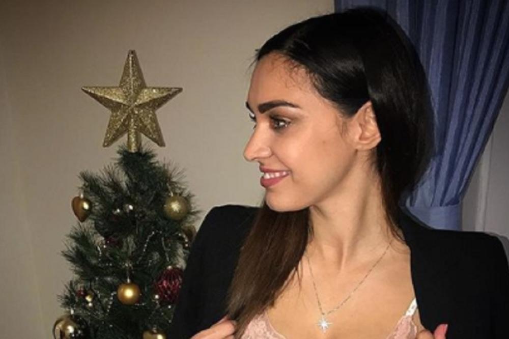 Srušićete se kao kula od karata! Ivana Maksimović izbacila grudi na izvol'te! NEMA DALJE! (FOTO)