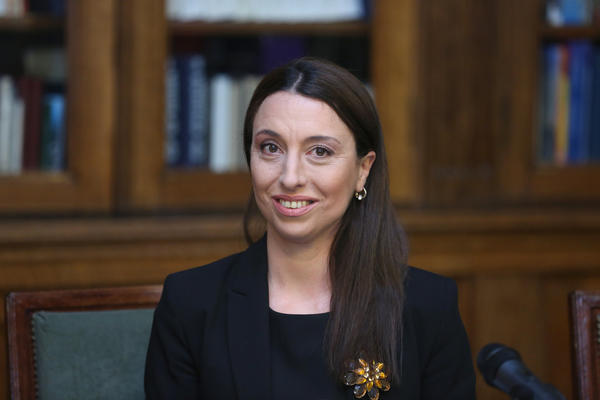 NAPREDNJACI SE KULTIVIŠU: I poznata umetnica na listi SNS u Beogradu?