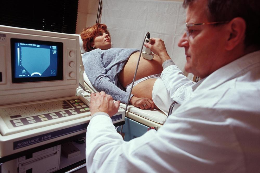 GINEKOLOG OPLODIO PACIJENTKINJE SOPSTVENOM SPERMOM! Otac je preko 20 dece, ali neće u zatvor jer to nije zakonom zabranjeno!