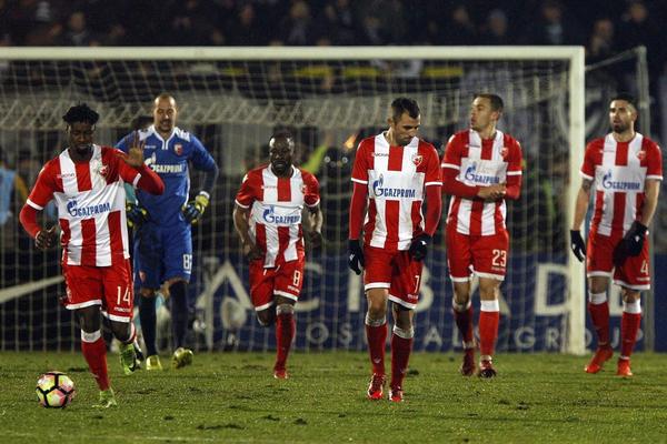 OSTAVITE MENE I MOJU ŽENU NA MIRU! Fudbaler Crvene zvezde pobesneo! (FOTO)