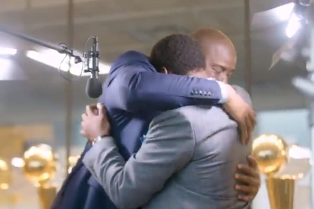 Sin poznatog košarkaša je zapravo gej! Uhvaćen u šiklama i šortsu, slike obišle svet