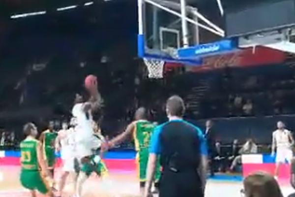 Milerov promašaj za pobedu iz DRUGOG UGLA: Šta se tu desilo? Da li je bio FAUL? (VIDEO)