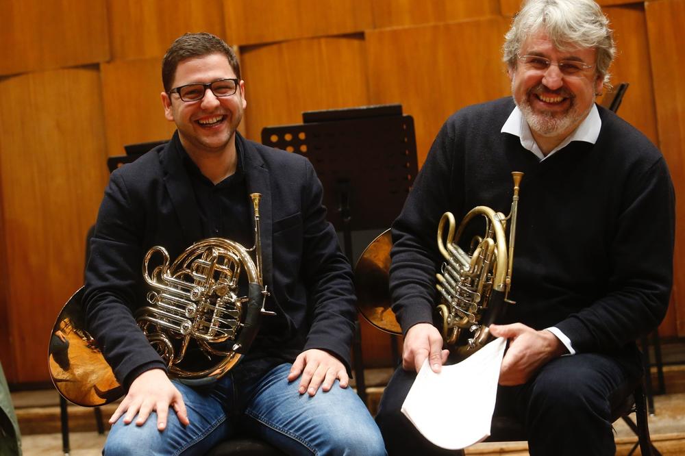 Ostvarenje sna u Filharmoniji: Dirljiv susret najvećeg horniste svih vremena i njegovog učenika