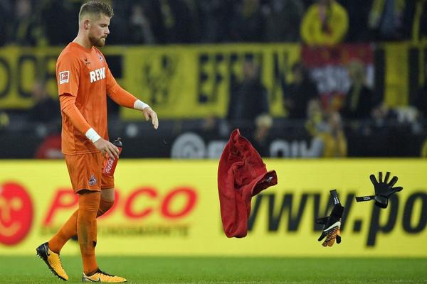 TOTALNA NEVERICA: Promena posle koje će golmani komotno moći da RIBAJU WC! (FOTO)