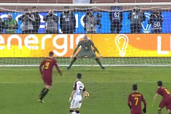 Italija je do sada čula za Sergeja, ali od ovog momenta je poludela za Vanjom! Srbin spustio roletnu Džeku na penalu! (VIDEO)