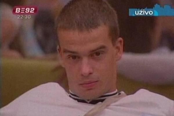 LJUDI GLEDAJU I NE VERUJU ŠTA VIDE: Ovo je čuveni ZAVODNIK Manuel iz "Velikog Brata"?!