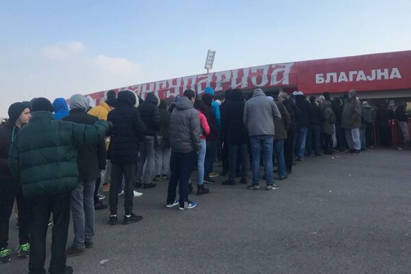 Zvezda u februaru igra protiv CSKA, a redovi za karte na Marakani počeli već u decembru! (FOTO) (VIDEO)