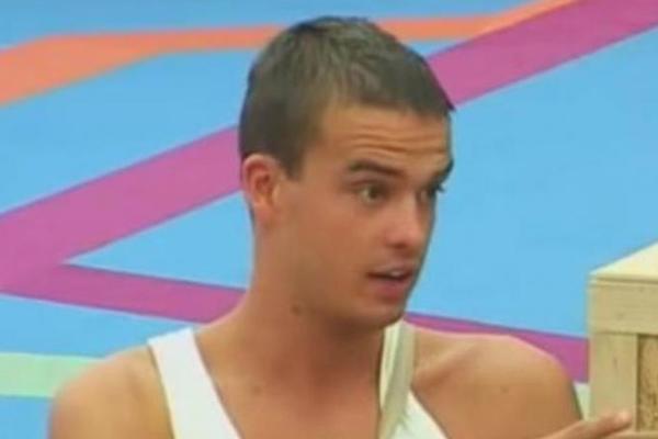 ZARAĐUJE MILIONE,IMA NAJLEPŠE ŽENE I VOZI LUDE AUTOMOBILE:Manuela pamte po VELIKOM BRATU, fizički se SKROZ IZMENIO