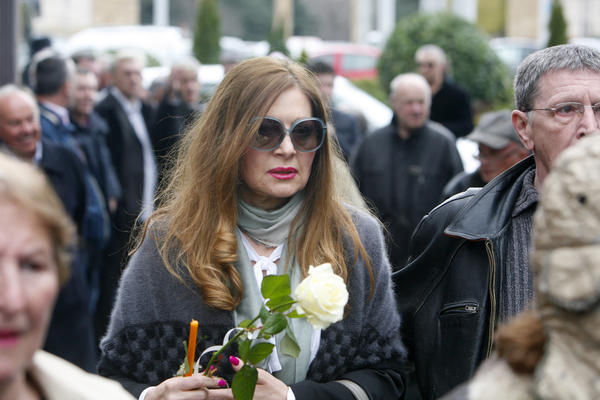 JAO BOŽE, ŠOKIRANA SAM, NE MOGU DA GOVORIM! Danica Maksimović u suzama zbog smrti sina Srđana Todorovića!