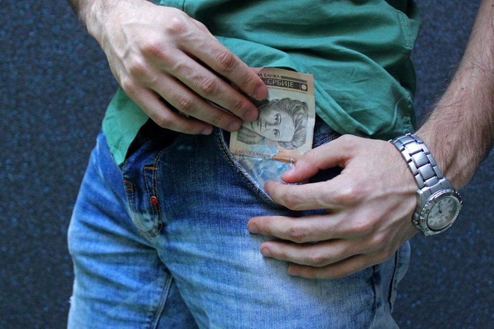 DA LI JE I VAMA OVOLIKA PLATA? Ovo su prosečna primanja u Srbiji a pogledajte koliko zarađuju HRVATI i ostale komšije!