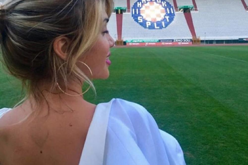 DONELA JUL USRED DECEMBRA: Vruća torcidašica snimila kalendar od koga nam se mute i datumi i brojevi i nedelje i godine... (FOTO)