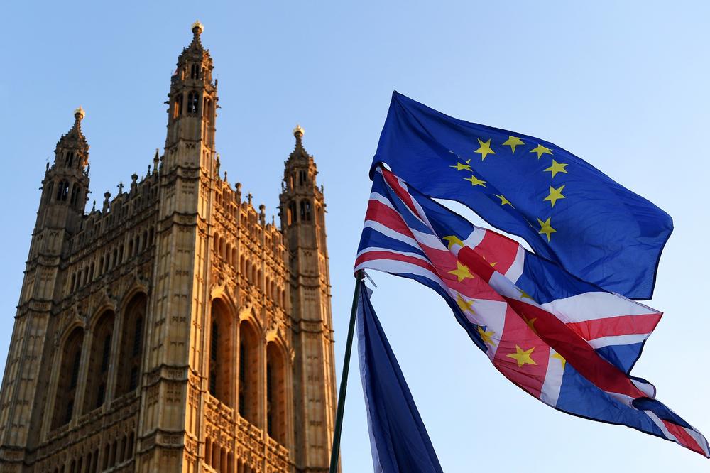 ŠTA OVO ZNAČI ZA EKONOMIJU U BRITANIJI? Navedeno je zašto javni DUG skače, A FUNTA PREMA DOLARU I EVRU SLABI!